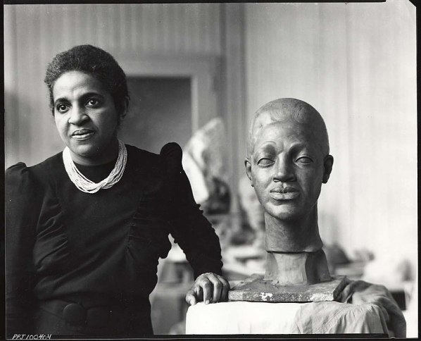 840px-Selma_Burke,_American_sculptor,_1900-1995,_in_her_studio.jpg
